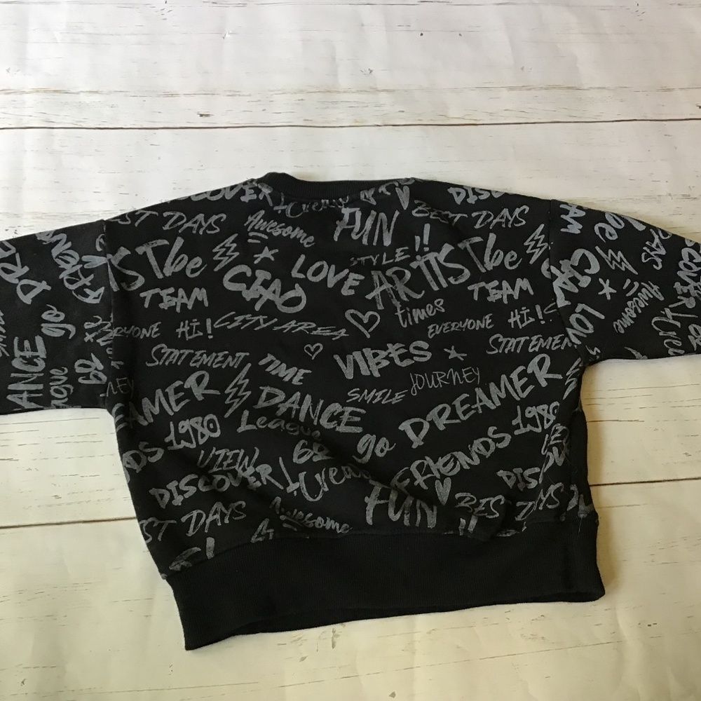 Zara Black and gray writing crew neck sweatshirt girls boys size 8 Ciao vibes